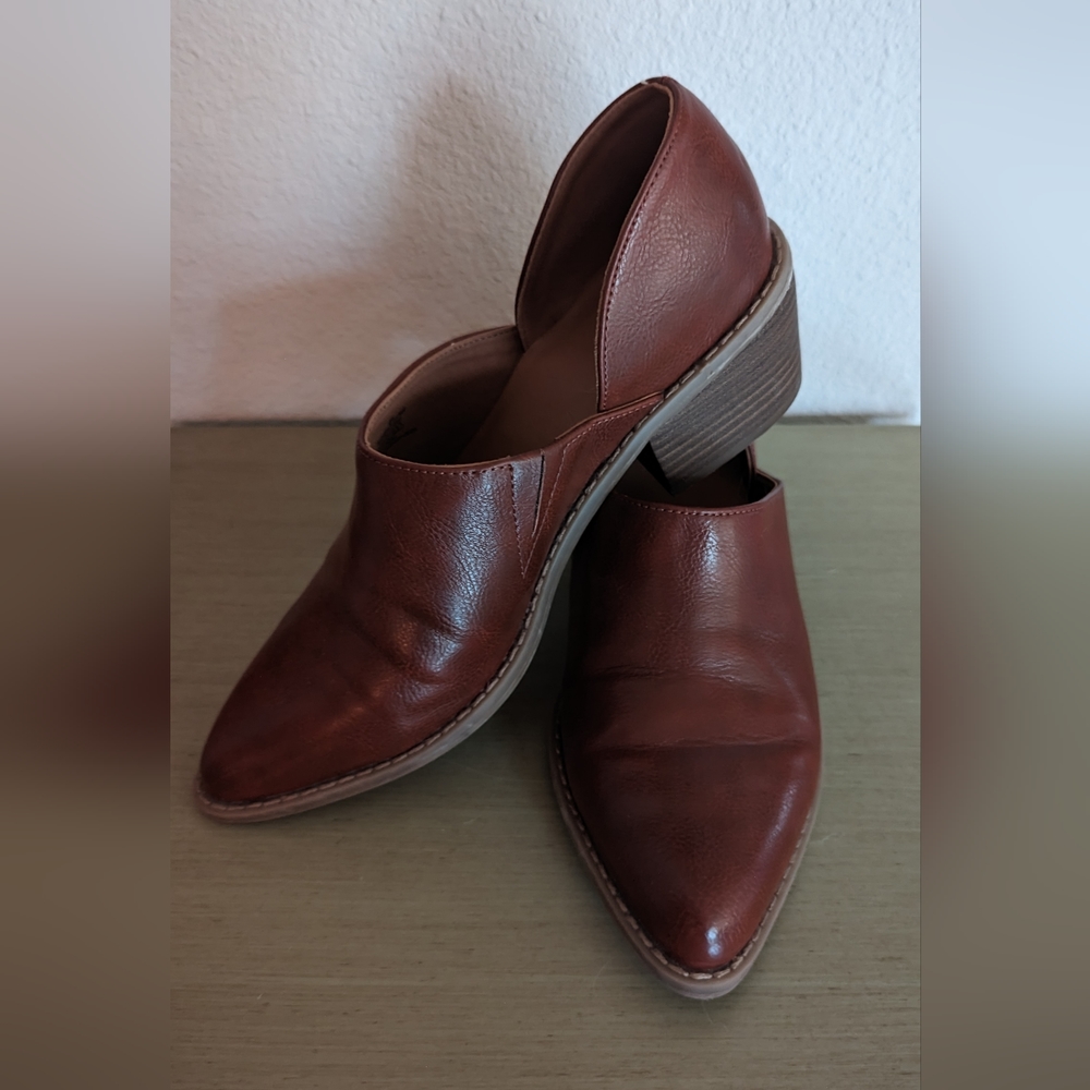 Universal Thread Mules - Picture 2 of 3